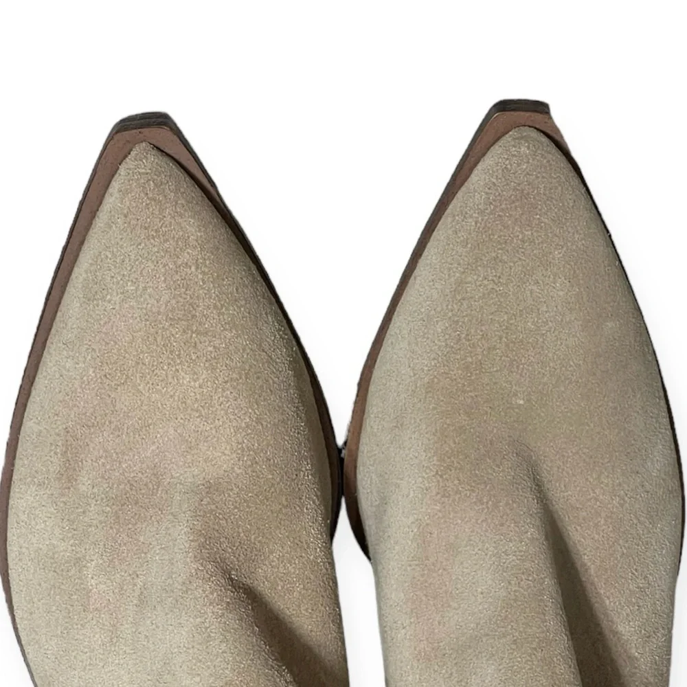 Vince Camuto tan suede ankle booties size 9.5